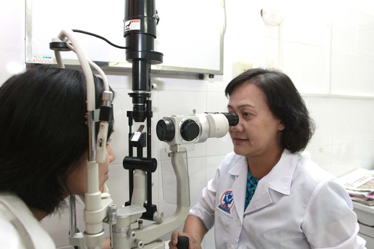 Khám mắt
